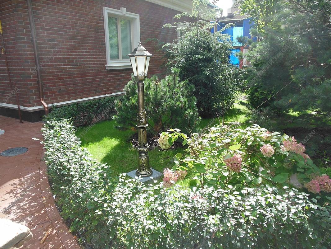 Литой фонарь