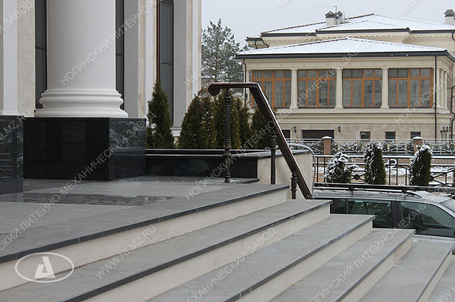 Литой поручень